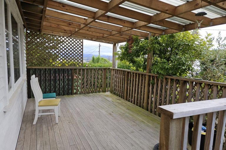 Photo of property in 21 Lavelle Road, Henderson, Auckland, 0612