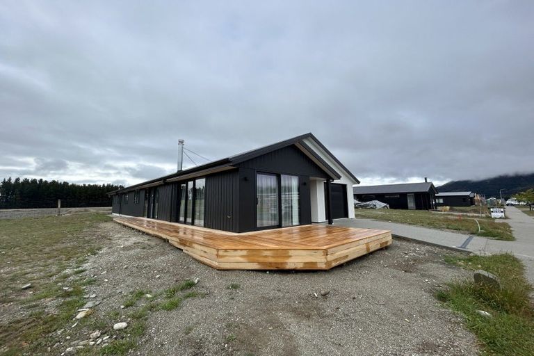 Photo of property in 139 Burden Loop, Lake Hawea, 9382