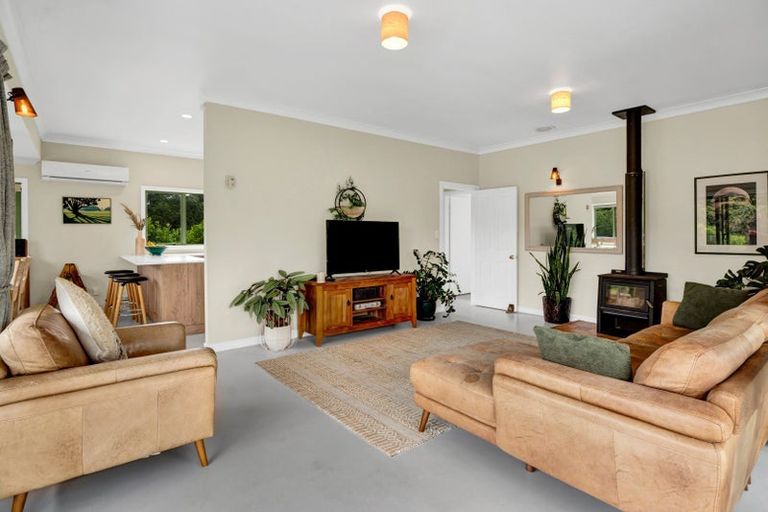 Photo of property in 1185b South Road, Oakura, 4314