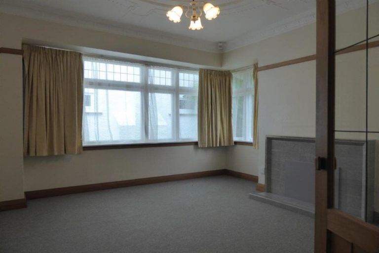 Photo of property in 22 Saint Albans Grove, Woburn, Lower Hutt, 5010