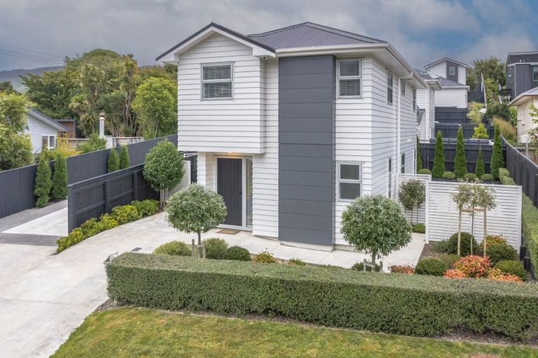 Photo of property in 27a Ranui Terrace, Tawa, Wellington, 5028