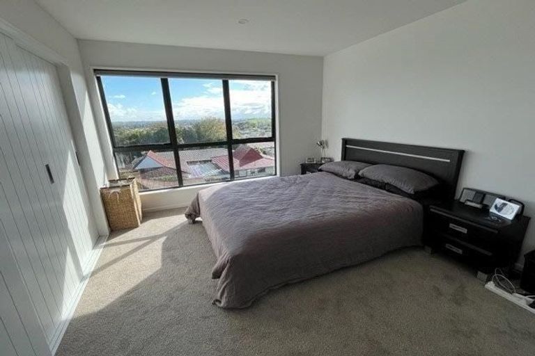Photo of property in 3/60 Highland Drive, Highland Park, Auckland, 2010