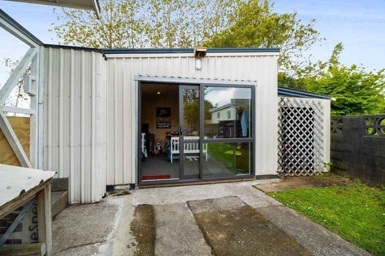 Photo of property in 10 Karaka Street, Inglewood, 4330