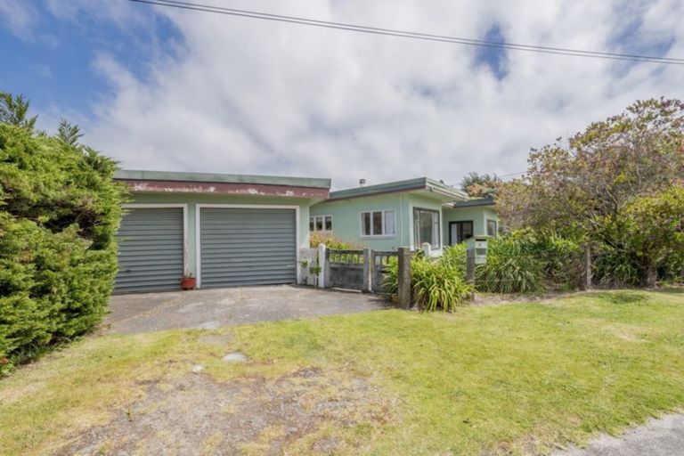 Photo of property in 36 Rangihiroa Street, Waikanae Beach, Waikanae, 5036