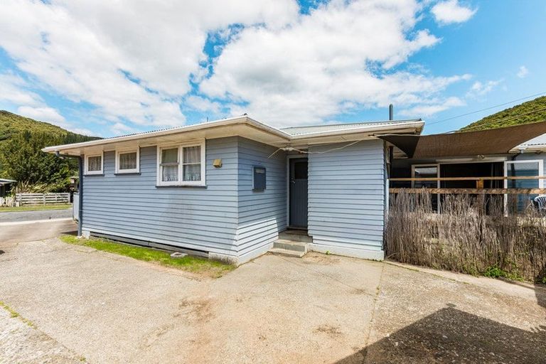 Photo of property in 51 Parenga Street, Wainuiomata, Lower Hutt, 5014