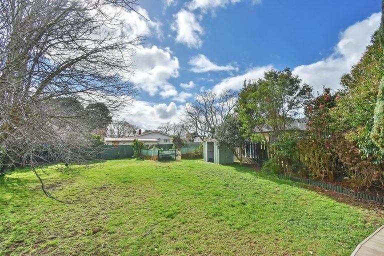 Photo of property in 24 Waterview Road West, Stanley Point, Auckland, 0624