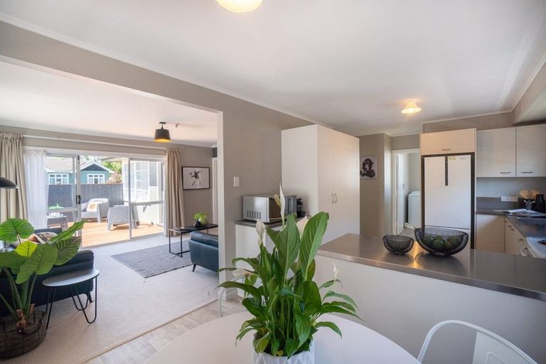 Photo of property in 2 Chester Crescent, West End, Palmerston North, 4410