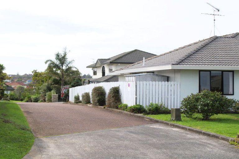 Photo of property in 12 Vesca Place, Golflands, Auckland, 2013