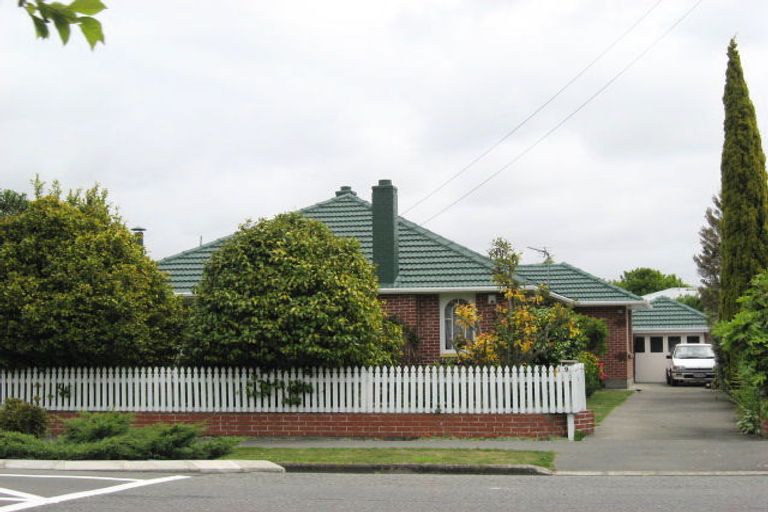 Photo of property in 19 Nortons Road, Avonhead, Christchurch, 8042
