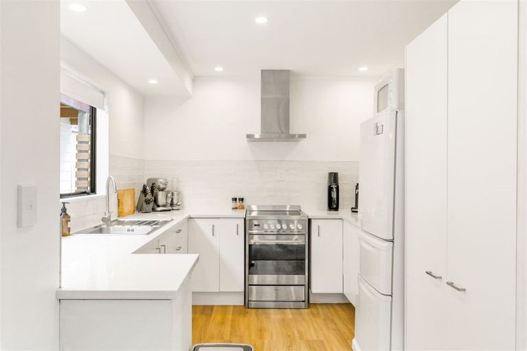 Photo of property in 2/28 Royal Road, Massey, Auckland, 0614