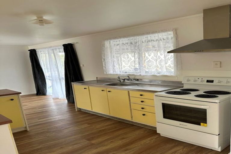 Photo of property in 10 Camphora Place, Ranui, Auckland, 0612