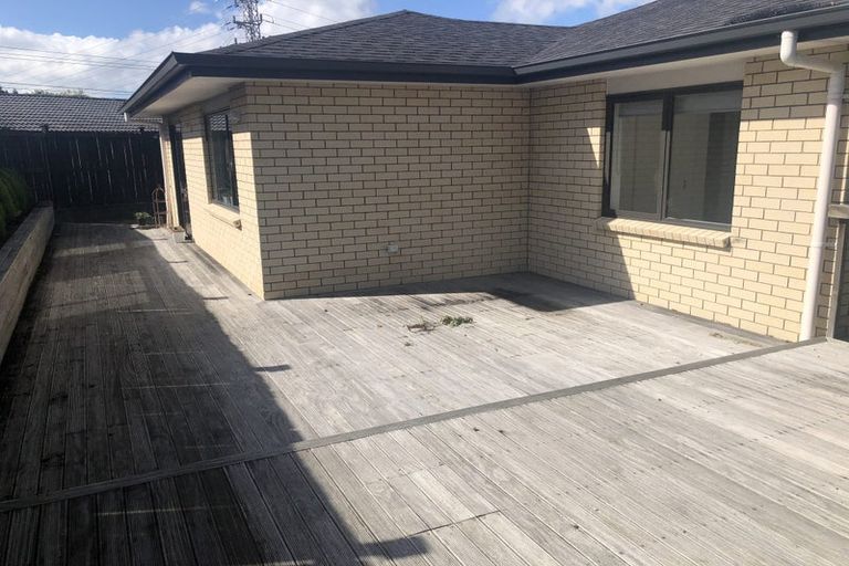 Photo of property in 8a Blythe Place, Glendene, Auckland, 0602