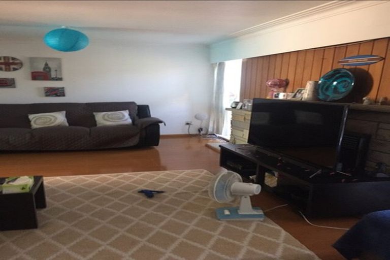 Photo of property in 63 Candia Road, Henderson Valley, Auckland, 0614