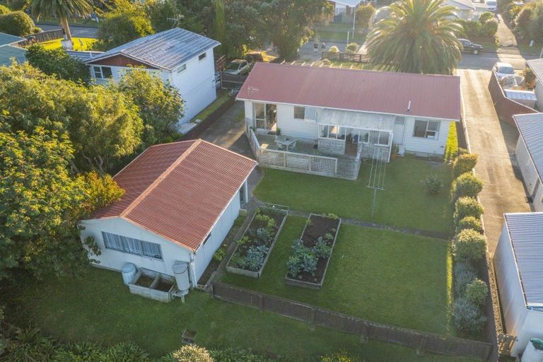 Photo of property in 15 Teoti Street, Paraparaumu Beach, Paraparaumu, 5032