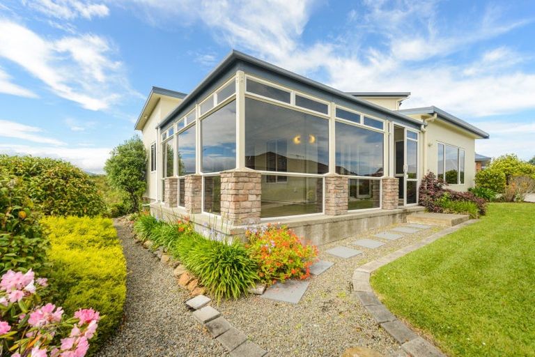 Photo of property in 1 Silkwood Place, Fitzherbert, Palmerston North, 4410