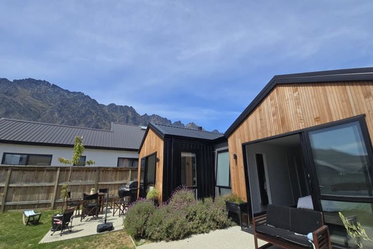 Photo of property in 16 Barn Road, Jacks Point, 9371