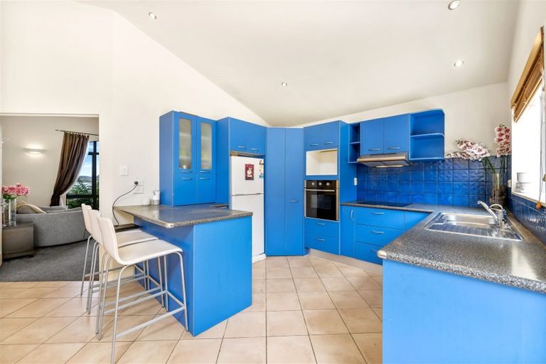 Photo of property in 11 Fairchild Avenue, Goodwood Heights, Auckland, 2105