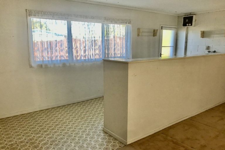 Photo of property in 6 Birdie Place, Red Beach, 0932