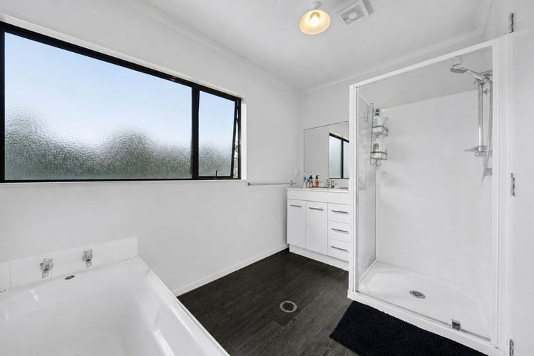 Photo of property in 56 Claverdon Drive, Massey, Auckland, 0614