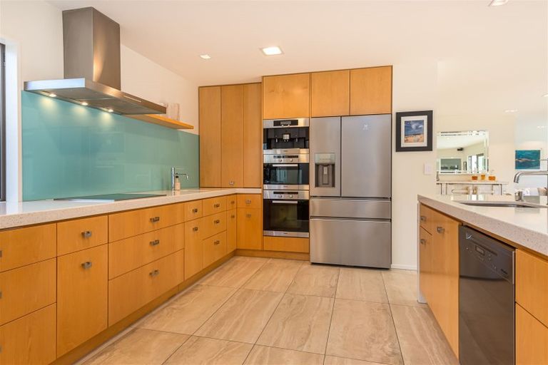 Photo of property in 2/124 Esplanade, Sumner, Christchurch, 8081