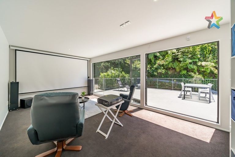 Photo of property in 18 Korokoro Road, Korokoro, Lower Hutt, 5012
