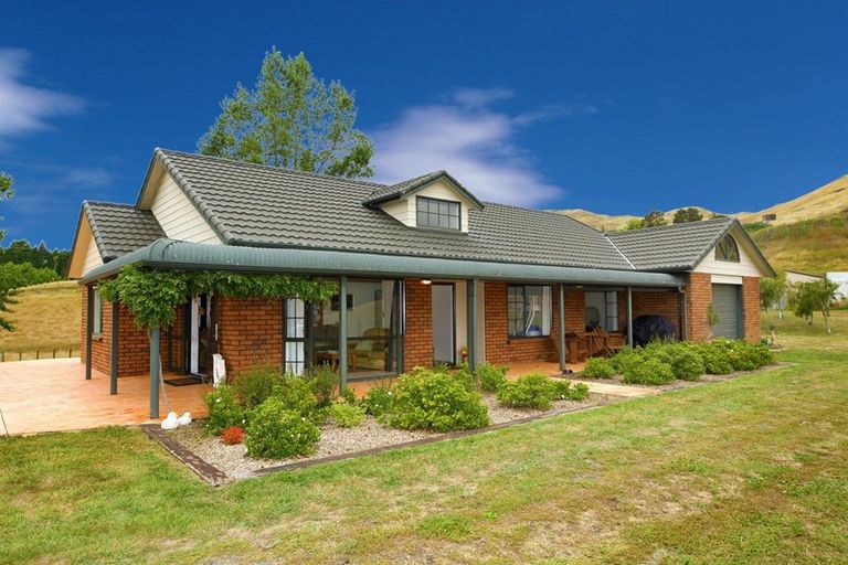 Photo of property in 1795 Dartmoor Road, Dartmoor, Napier, 4186