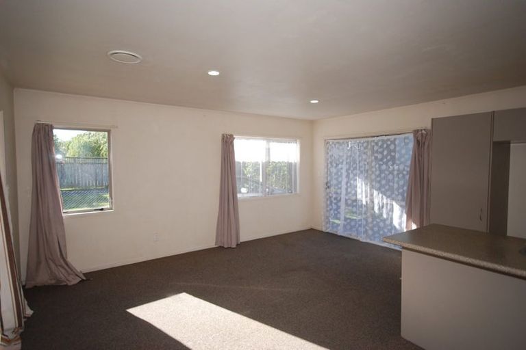 Photo of property in 11 Helleur Road, Massey, Auckland, 0614
