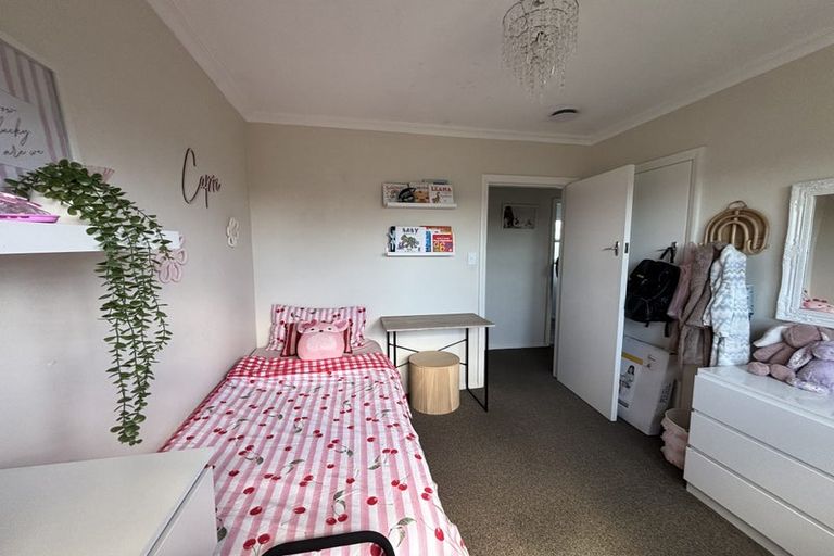 Photo of property in 2 Selwyn Street, Levin, 5510