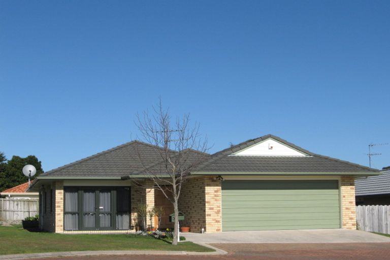 Photo of property in 51 Carisbrook Crescent, Papakura, 2110