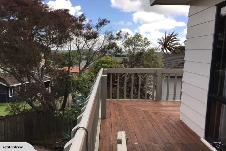 Photo of property in 1/6 Grenadine Place, Unsworth Heights, Auckland, 0632