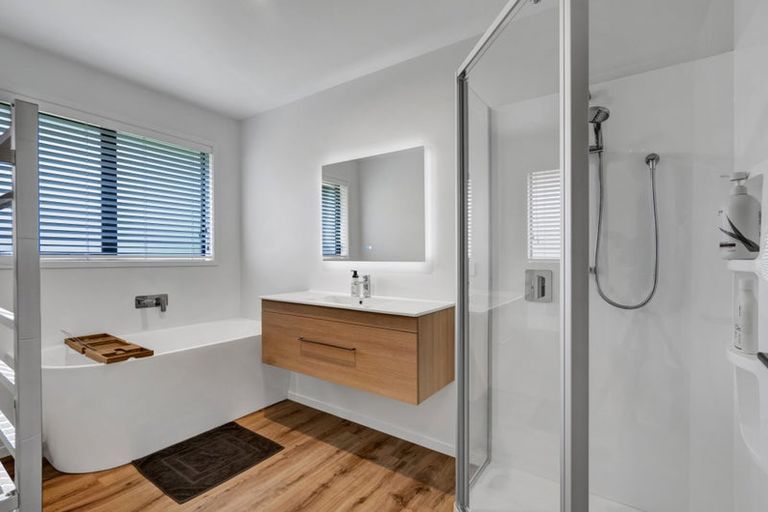 Photo of property in 8 Ponga Place, Highlands Park, New Plymouth, 4312