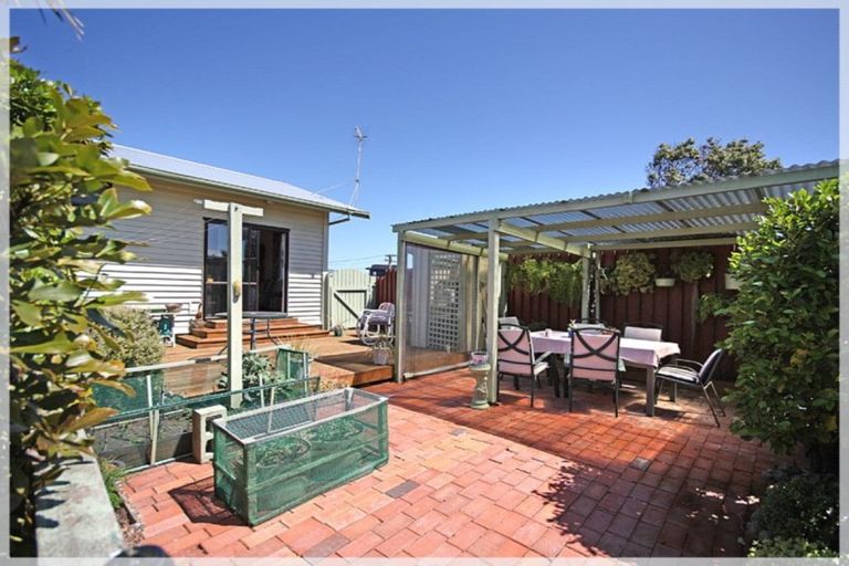 Photo of property in 39 Shortt Street, Foxton Beach, Foxton, 4815