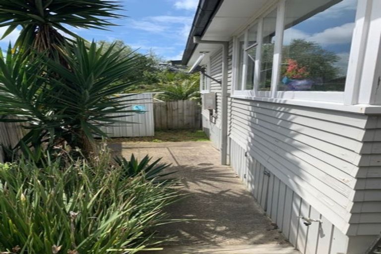 Photo of property in 2a Exmouth Road, Northcote, Auckland, 0627