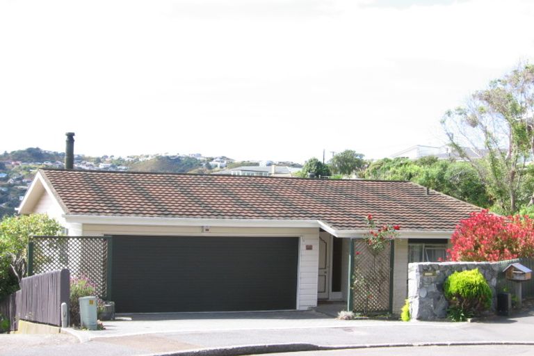Photo of property in 19 Southern Cross Crescent, Island Bay, Wellington, 6023