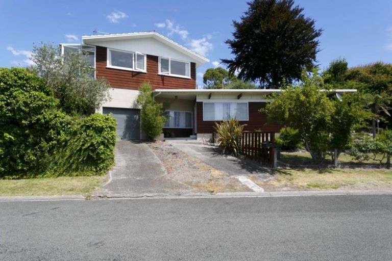 Photo of property in 15 Scenic Heights, Acacia Bay, Taupo, 3330