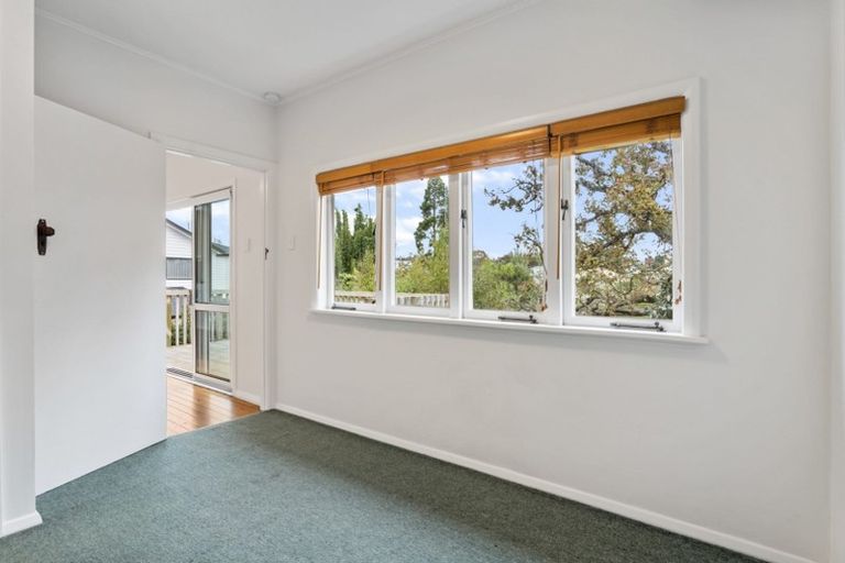 Photo of property in 88 Kelman Road, Kelston, Auckland, 0602