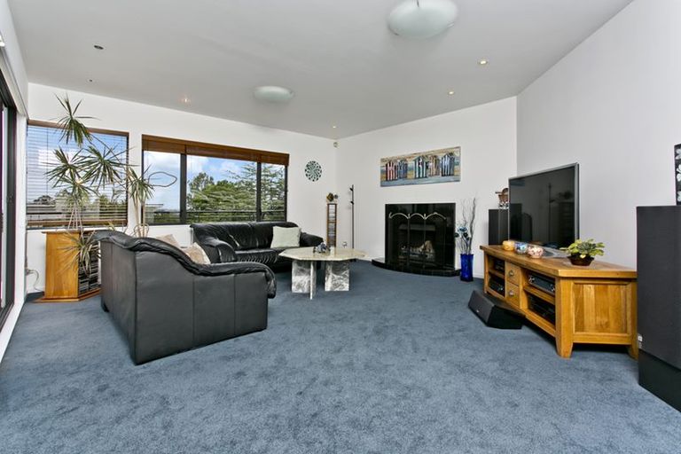Photo of property in 43 Seaview Road, Castor Bay, Auckland, 0620