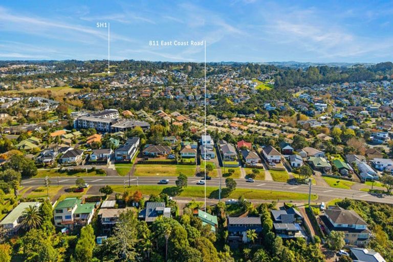Photo of property in 811 East Coast Road, Northcross, Auckland, 0630