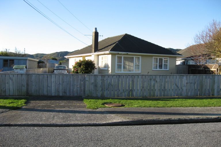 Photo of property in 28 Roberts Street, Wainuiomata, Lower Hutt, 5014