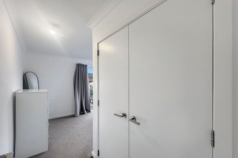 Photo of property in 90 Sunstone Crescent, Timberlea, Upper Hutt, 5018