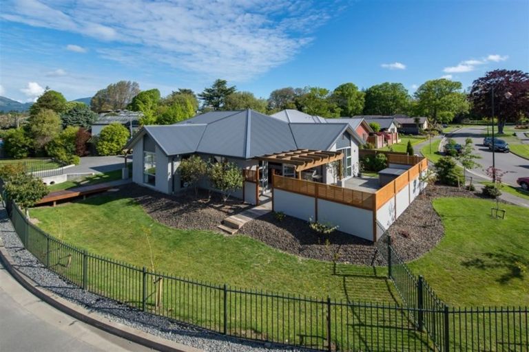 Photo of property in 30 John Campbell Crescent, Hillmorton, Christchurch, 8024