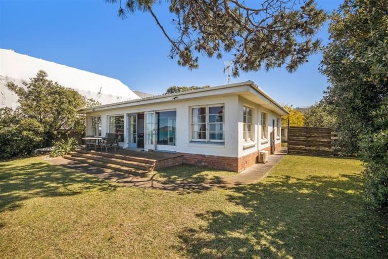Photo of property in 35 Craig Road, Milford, Auckland, 0620