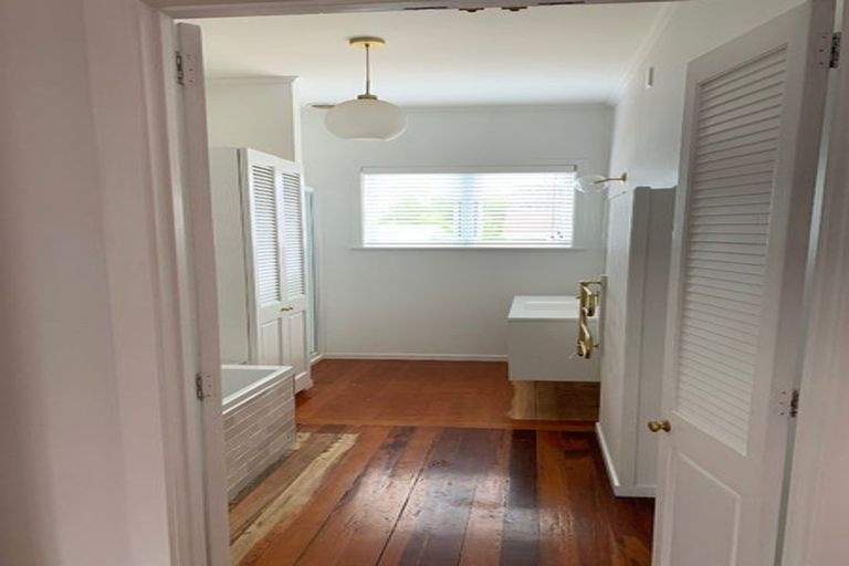 Photo of property in 66 Moire Road, Massey, Auckland, 0614