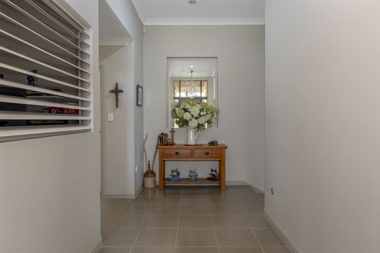 Photo of property in 2 Crater Close, Pyes Pa, Tauranga, 3112