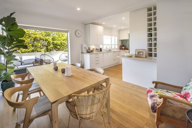 Photo of property in 2/41 Merani Street, Narrow Neck, Auckland, 0622