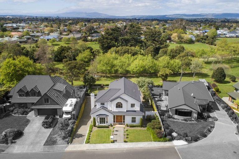 Photo of property in 11 The Oaks, Awapuni, Palmerston North, 4412