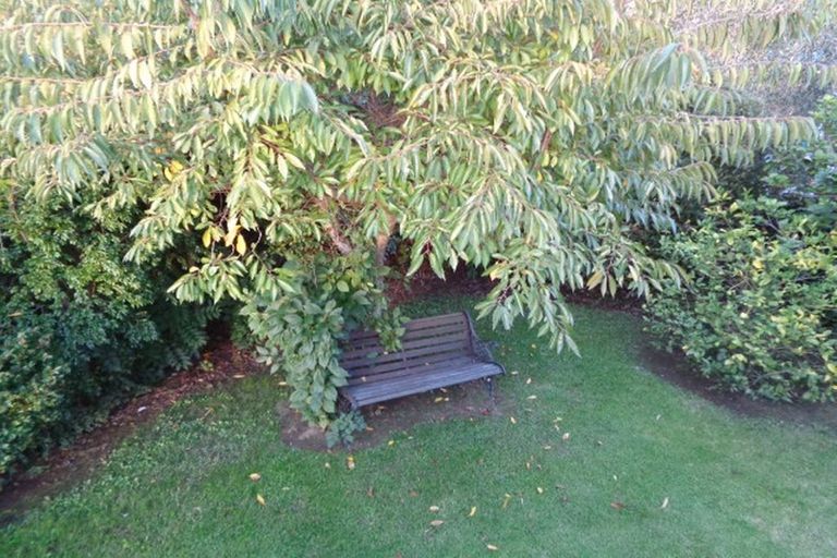 Photo of property in 2/125 Glenmore Road, Sunnyhills, Auckland, 2010