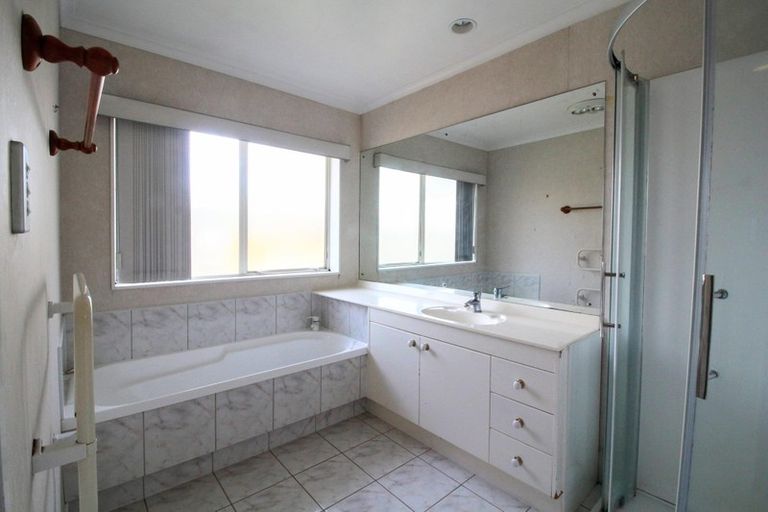 Photo of property in 65 Bob Charles Drive, Golflands, Auckland, 2013