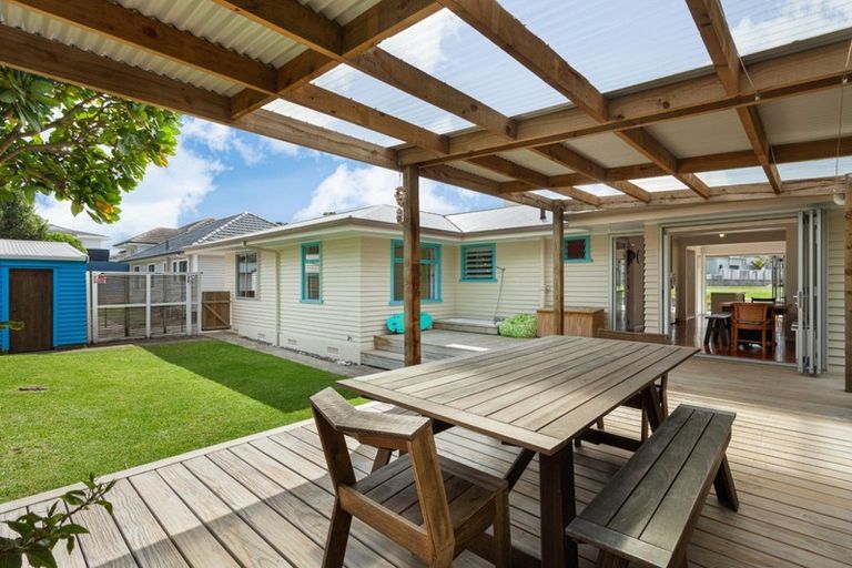 Photo of property in 8 Pitau Road, Mount Maunganui, 3116