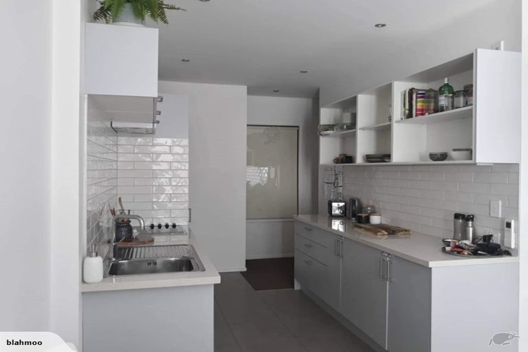 Photo of property in Las Olas De Cuba, 2/35 Torrens Terrace, Mount Cook, Wellington, 6011